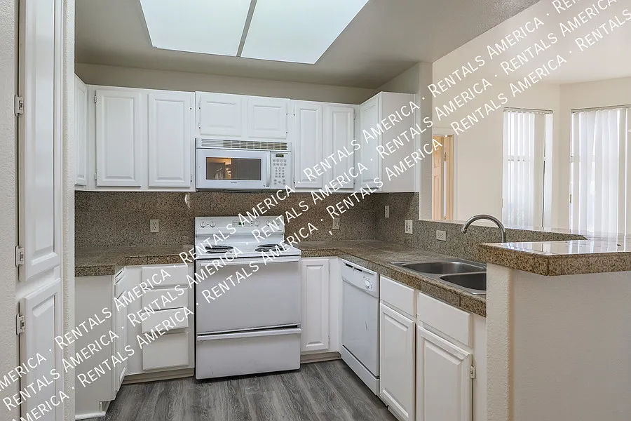 2 Bed 2 Bath Scottsdale Condo — Photo 2