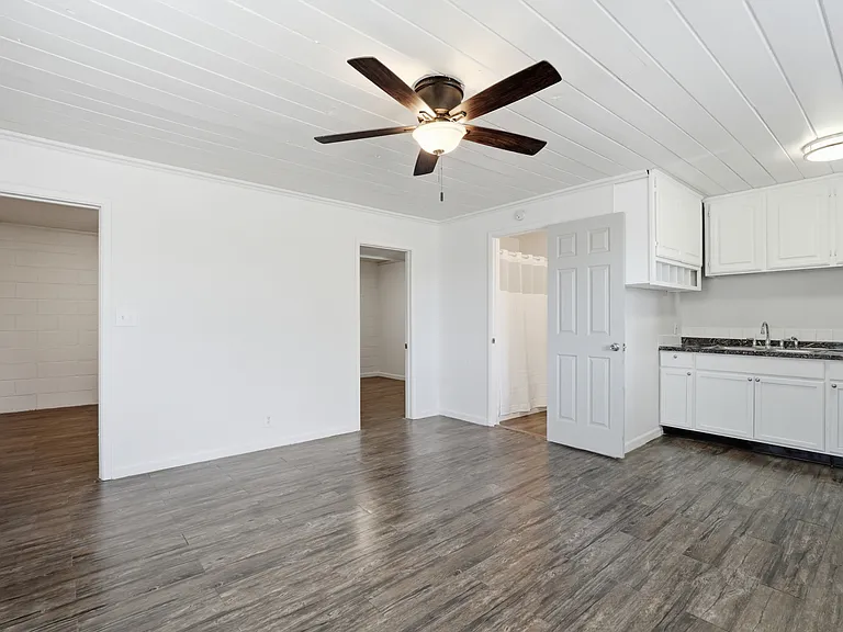 623 S Country Club Dr #11 — Photo 3