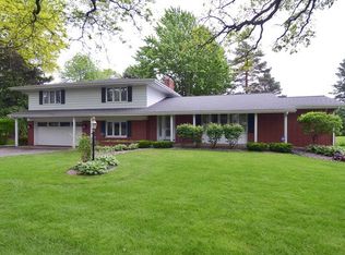 5567 Shamrock Ln, Fitchburg, WI 53711