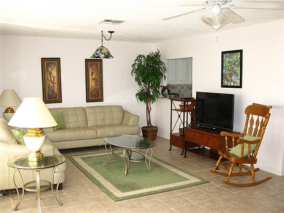 5th image of 27 Windrush Bay Dr