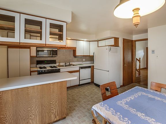 5th image of 9417 Parkside Ave