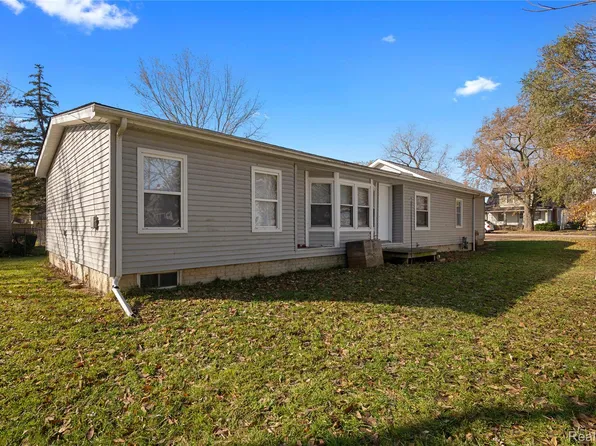 825 Smith St, Monroe, MI 48161