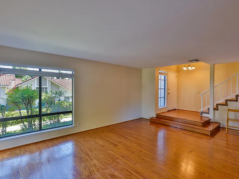 1061 Thistlegate Rd — Photo 7