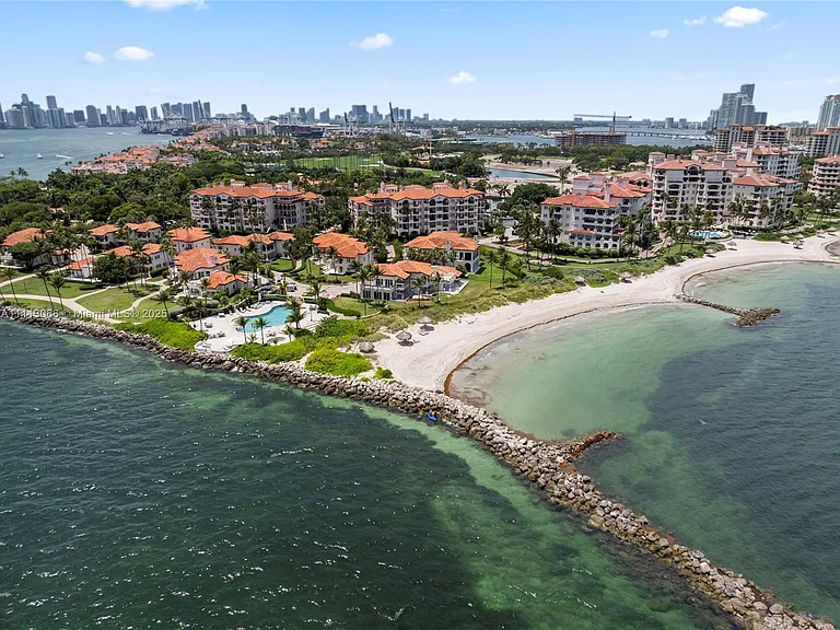 19143 Fisher Island Dr #19143 — Photo 9