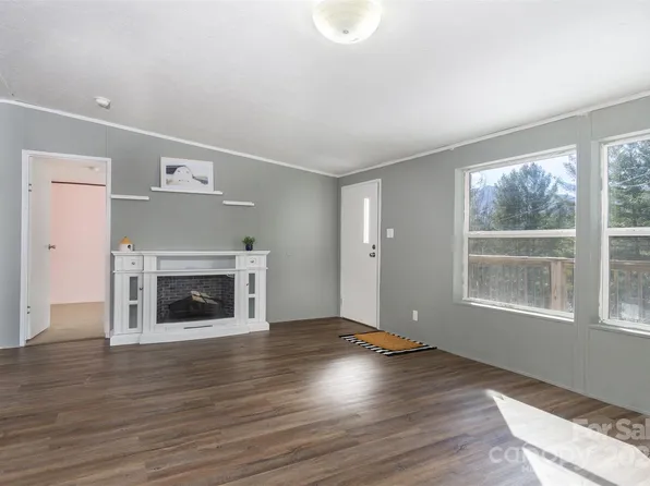 68 Charlie Mac Dr, Burnsville, NC 28714