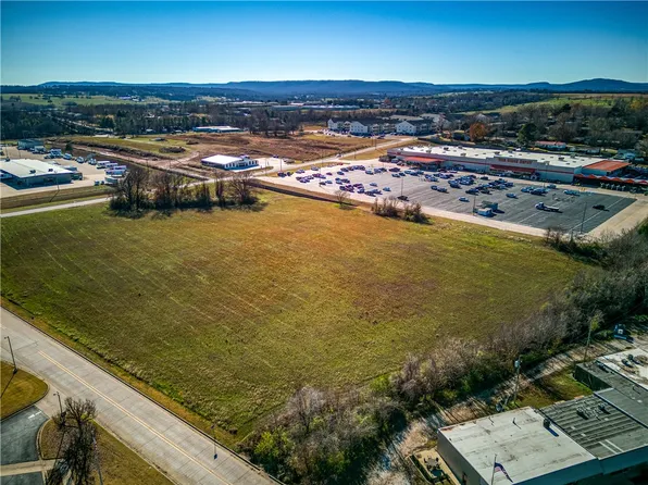 Forward Dr, Harrison, AR 72601