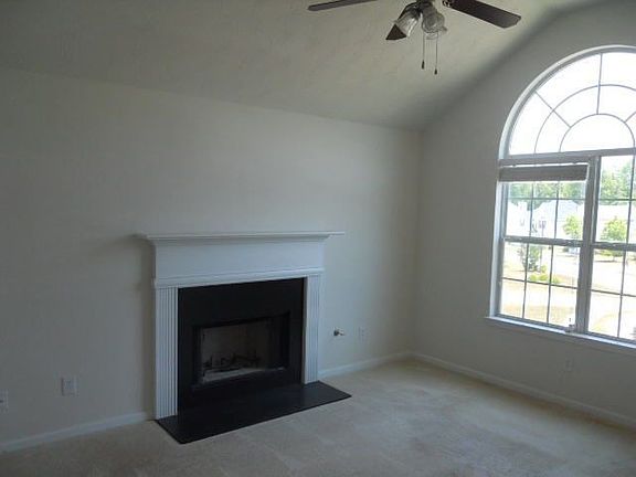 3rd image of 83 Shadowhill Ct