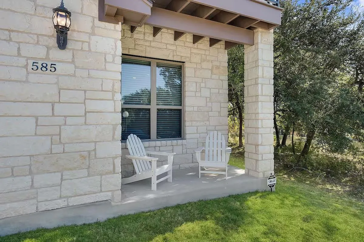3 bed, 2.5 bath, 1630 sqft, $2,645 — Photo 2
