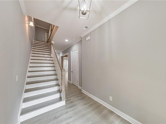 4th image of 3287 Artessa Ln NE