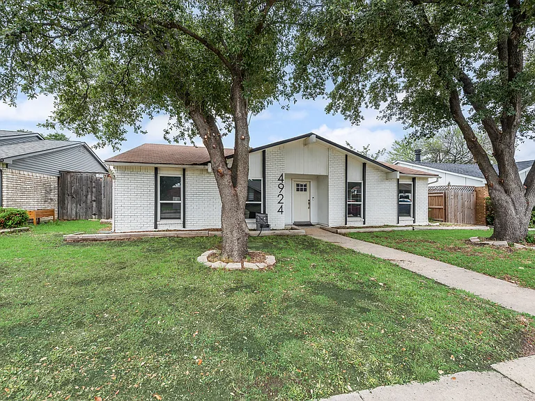 4924 Wagner Dr — Photo 3