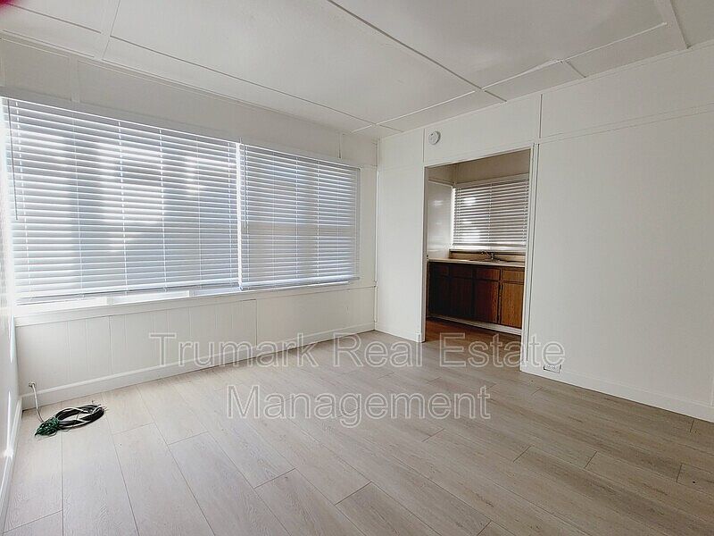 1st image of 435.5 N Catalina Ave