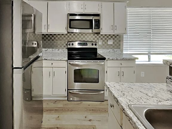 4th image of 8602 Creekwood Way