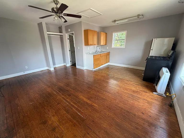 1604 Harrison St — Photo 2