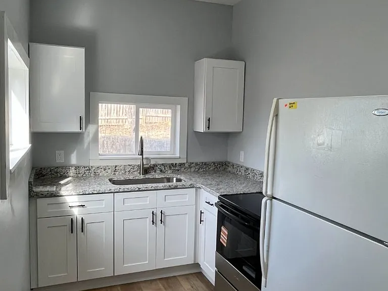 2820 SE Massachusetts Ave — Photo 2