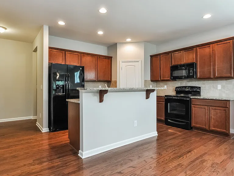 48 Ashby Dr — Photo 5