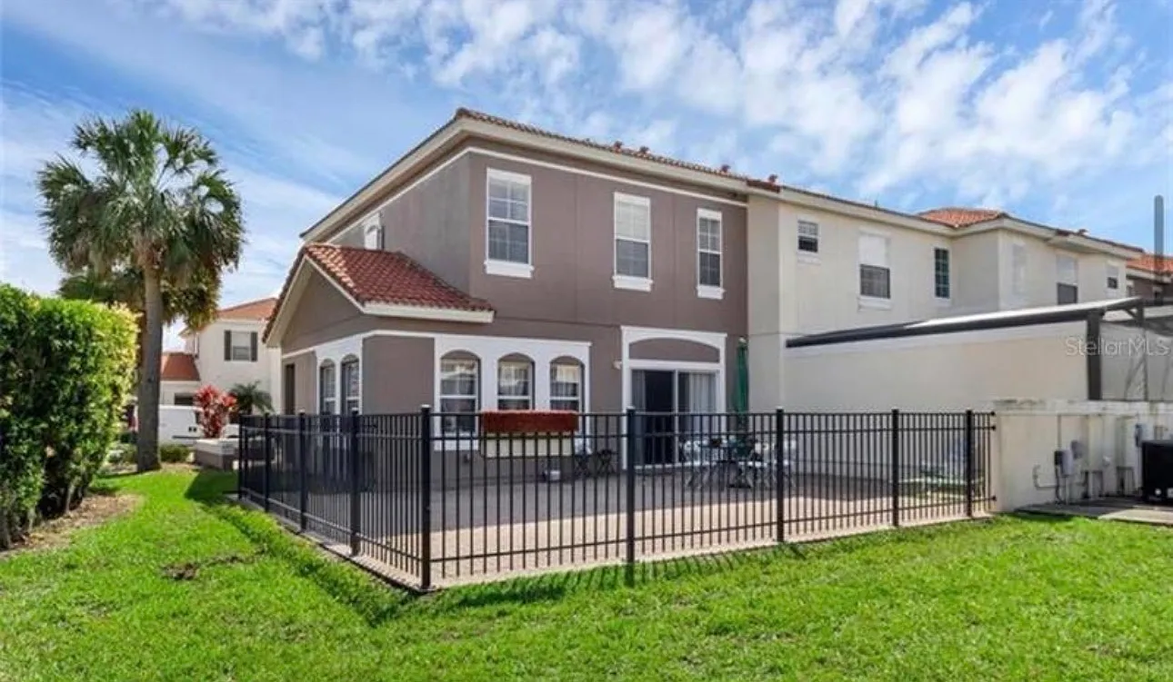 4 bed, 1636 sqft, $2,450 — Photo 3