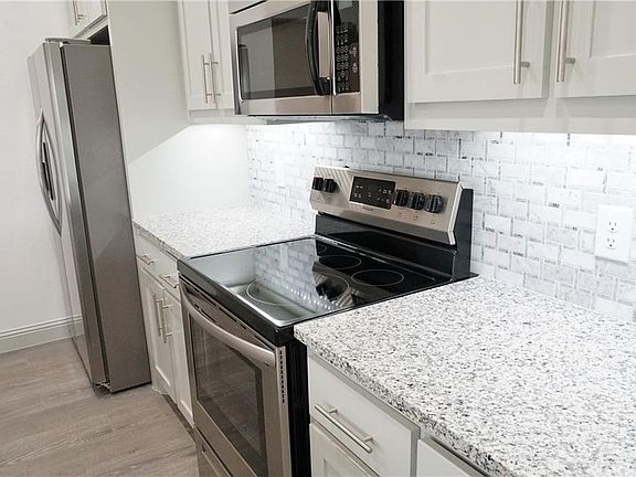 4th image of 424 E Nelson St