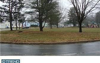 2nd image of 32 Park Cir