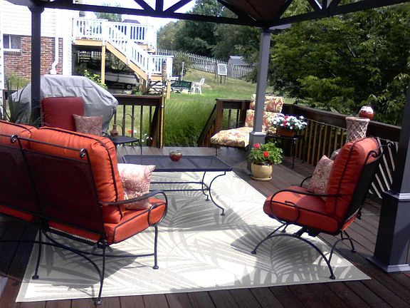 Large Deck for entertaining
