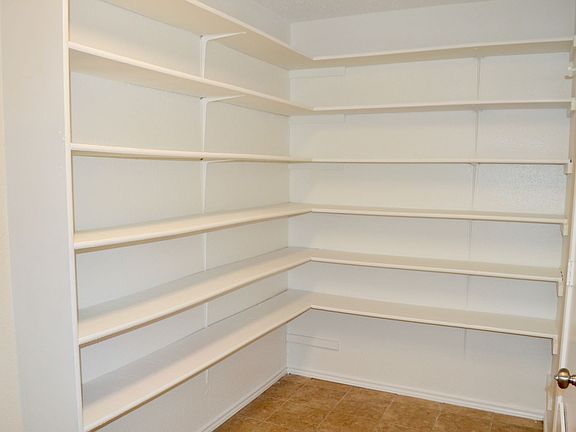2nd image of 427 Saddlebrook Dr