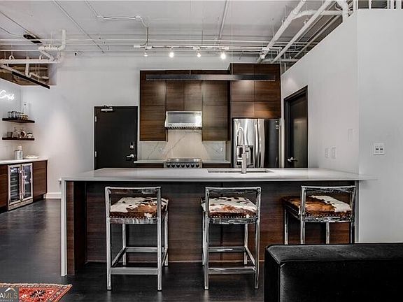 3rd image of 3235 Roswell Rd NE Unit 409