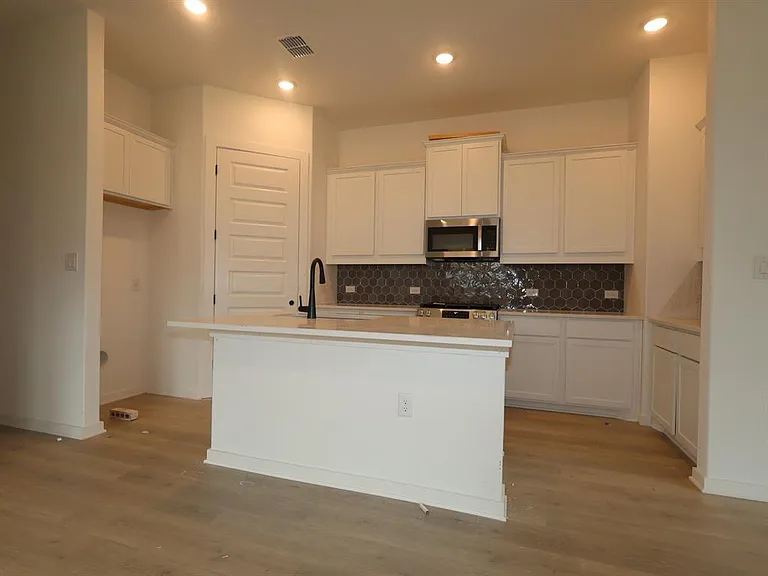 13211 Keefer Dr — Photo 4