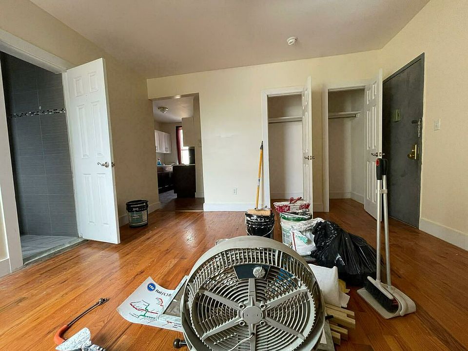 2nd image of 661 Hancock St #4X