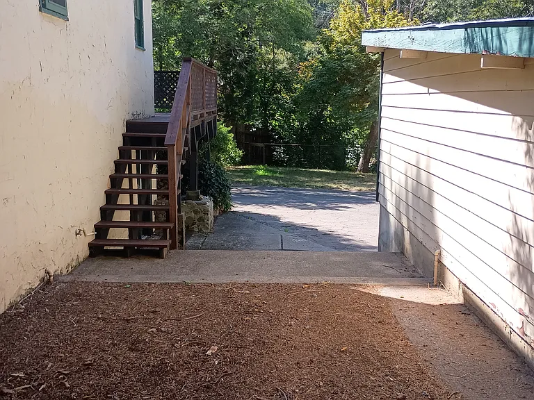 100 Bridge St — Photo 7