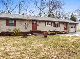 4 Huckleberry Rd, Lynnfield, MA 01940