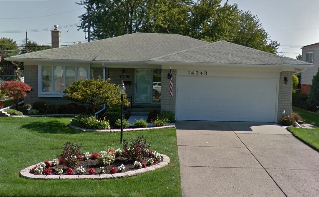 14243 Cranbrook Rd photo 1