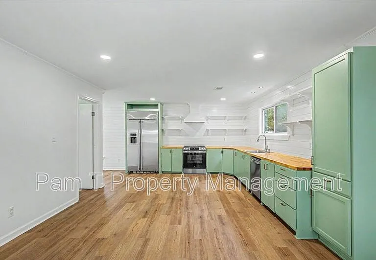 106 Holcomb St — Photo 8