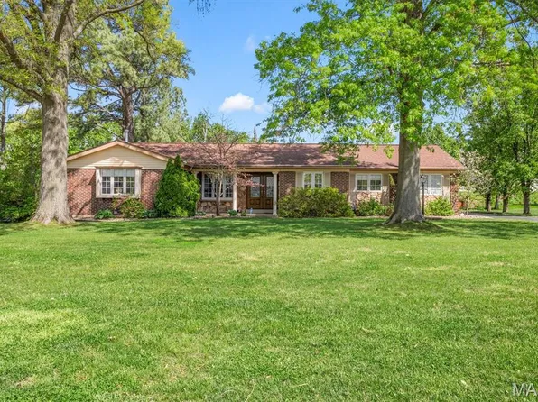 11608 Rossmoor Ln, Saint Louis, MO 63128