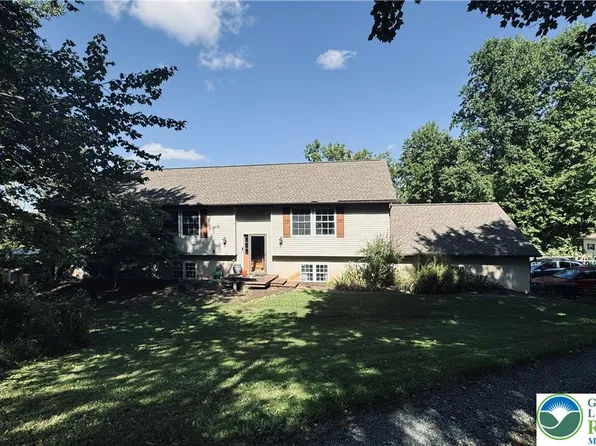 8581 Hensingersville Rd, Macungie, PA 18062