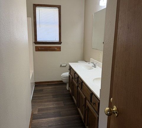 5th image of 2612 Bruce St #A