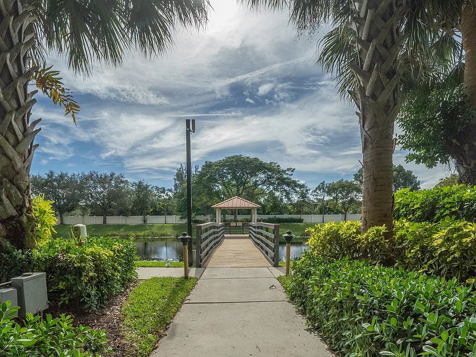 948 NW 18th Ave