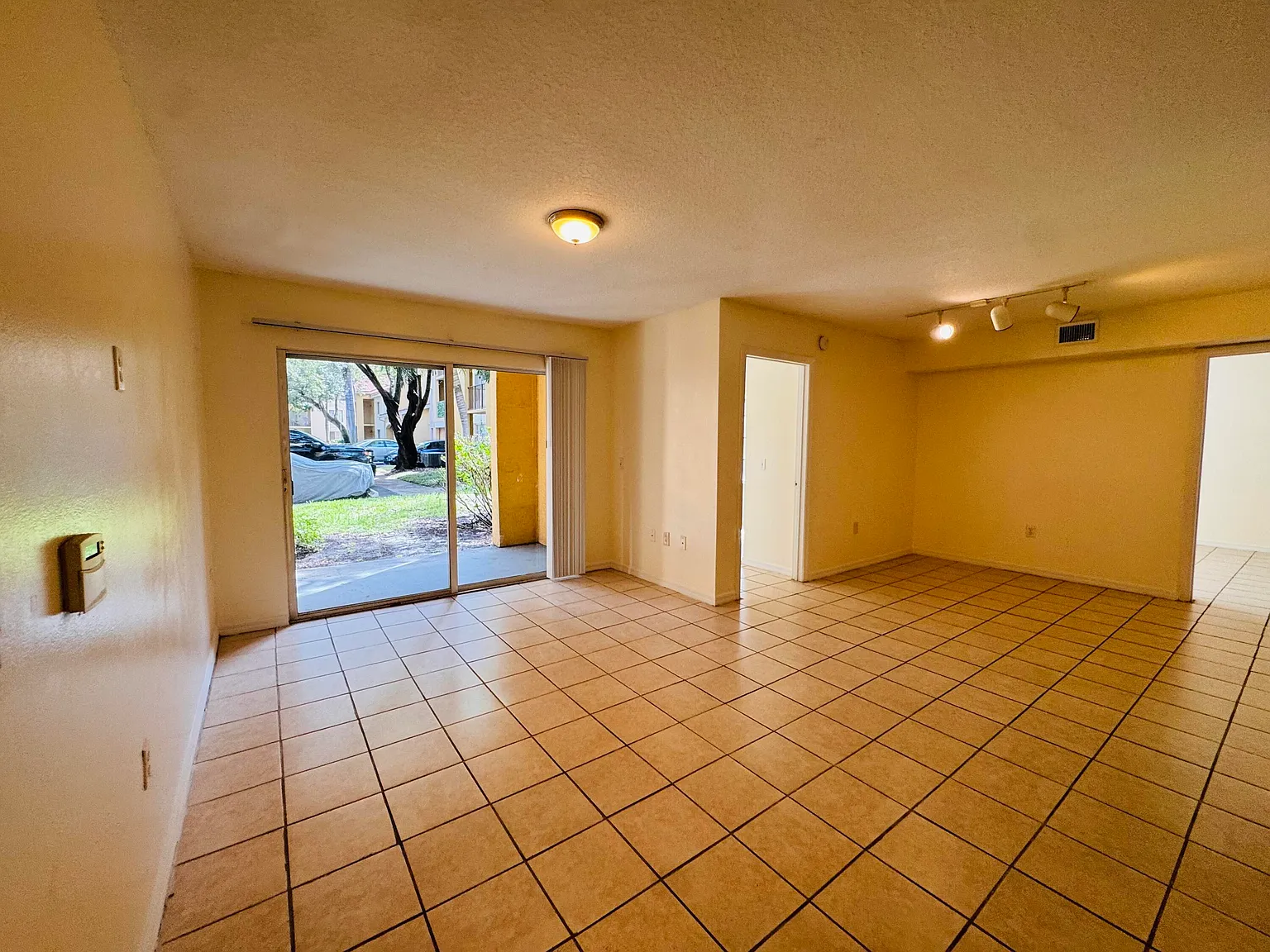 2 bed, 1.0 bath, 926 sqft, $1,825 — Photo 2