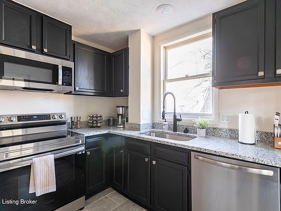 5th image of 111 S Bayly Ave