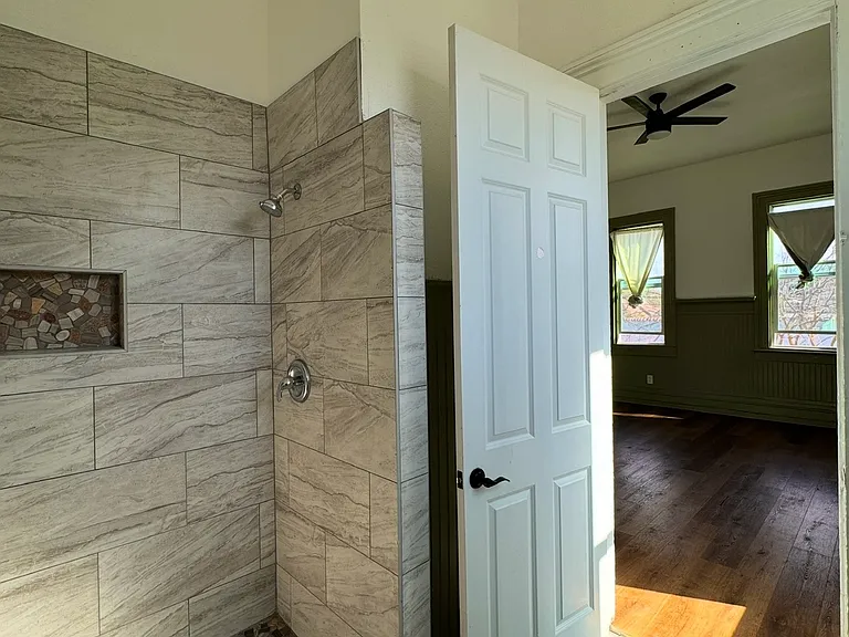 145 W Flora St #D — Photo 6