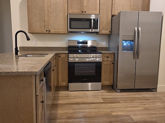 3rd image of 4420 Delwood Ln #101