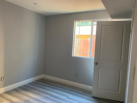 3rd image of 1050 S Westmoreland Ave #212