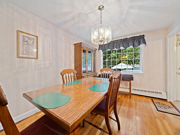 5th image of 305 Mill St
