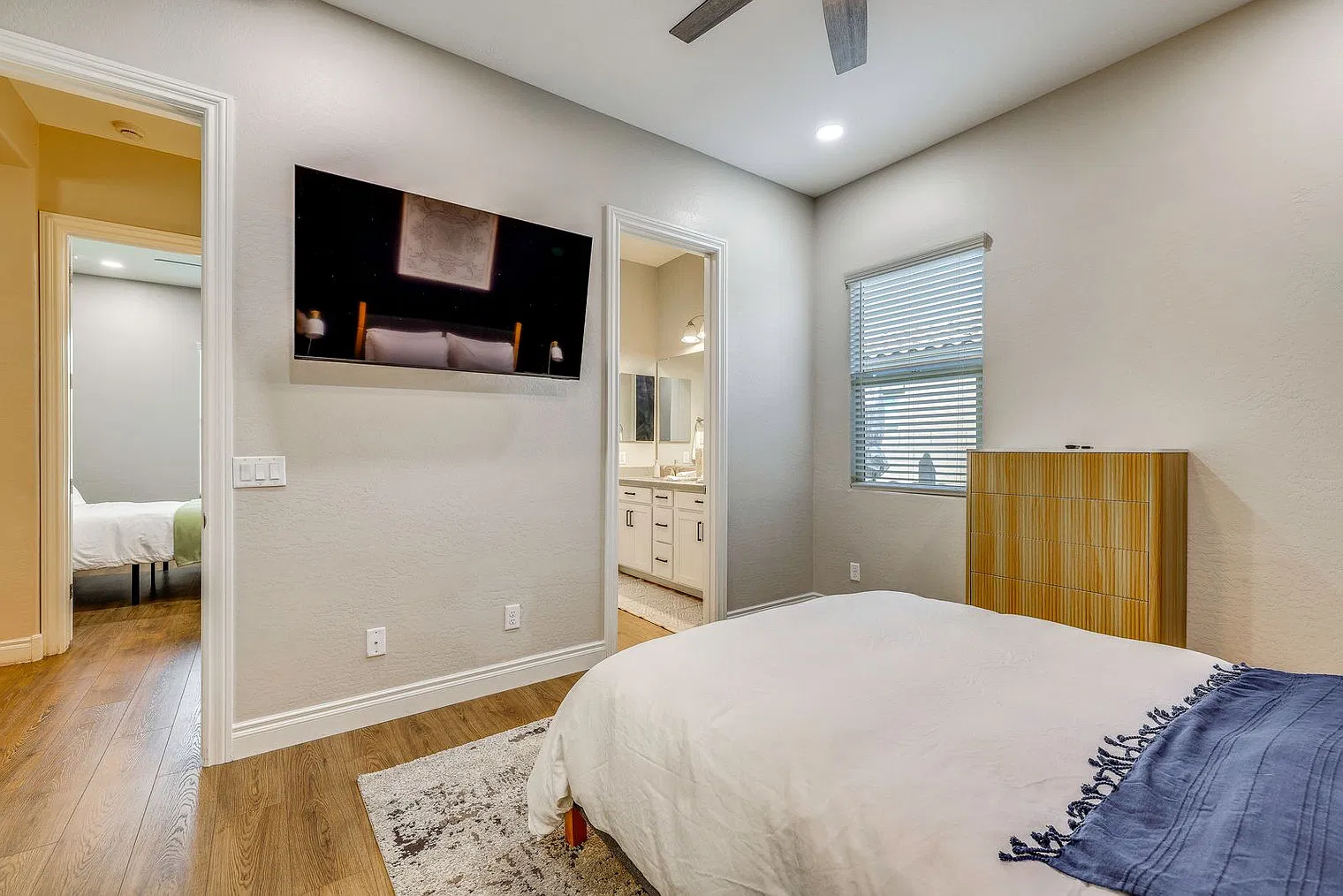 4 bed, 3.0 bath, 2454 sqft, $6,193 — Photo 4