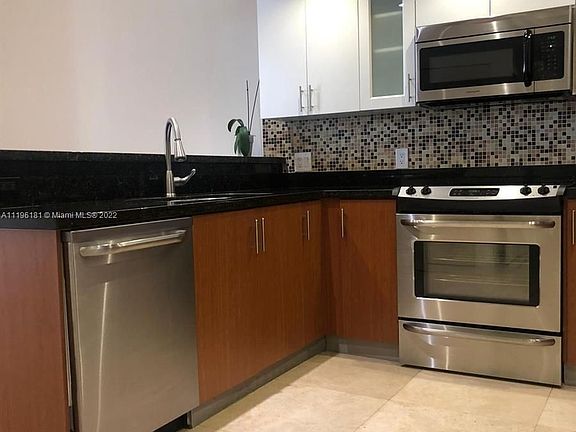 5th image of 170 SE 14th St APT 2203