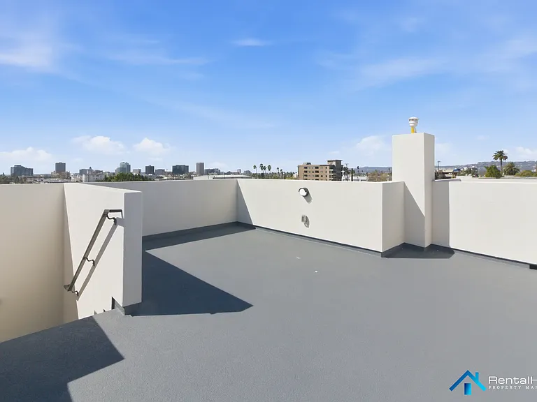 326 1/2 N La Fayette Park Pl — Photo 16