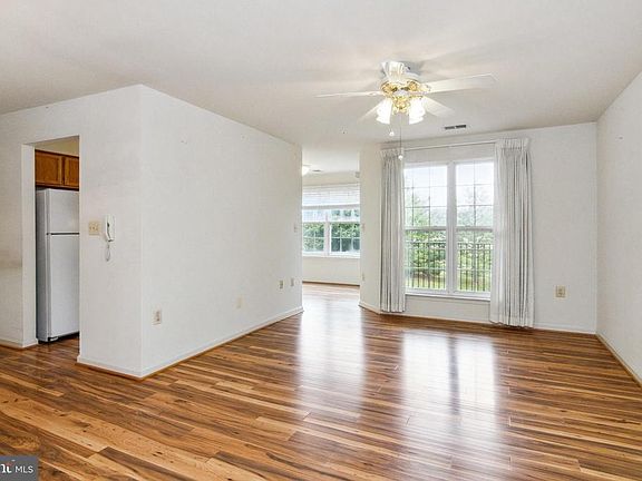 5th image of 3830 Normandy Dr APT 2B