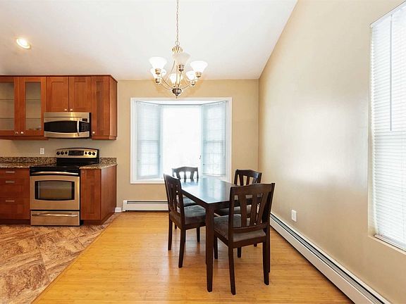 3rd image of 30 Hearth Ln