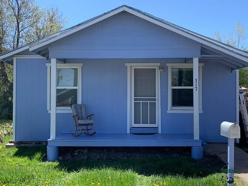 How cute is this house?  