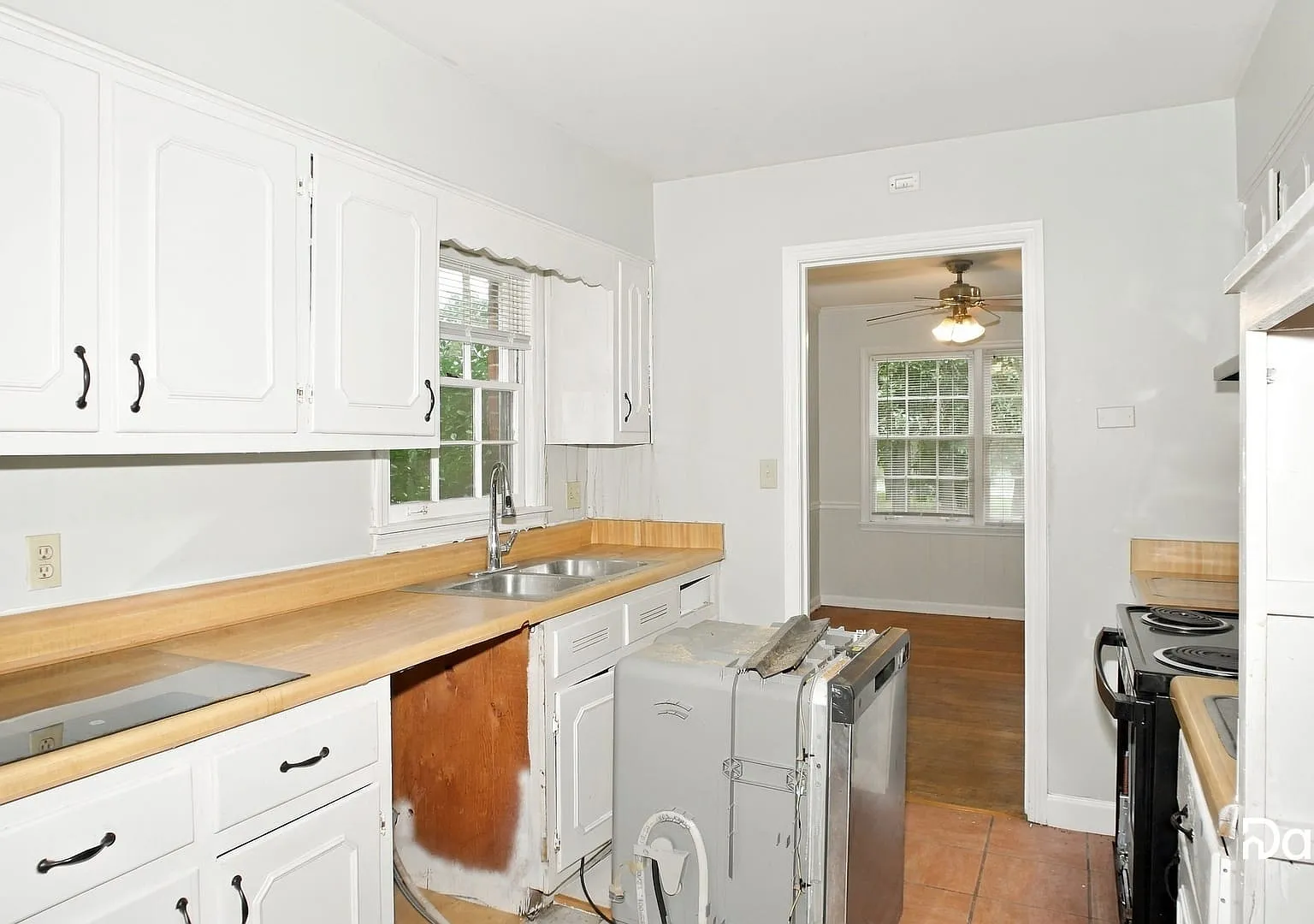3 bed, 2.0 bath, 1950 sqft, $1,435 — Photo 3