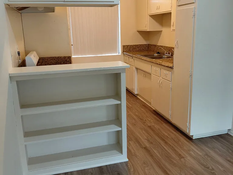 Berkley Square Apartments — Photo 2
