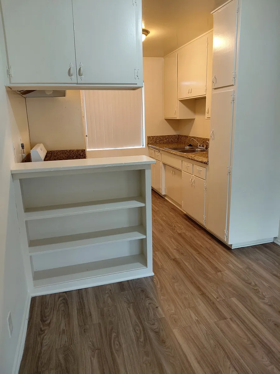 Building Photo - Berkley Square Apartments